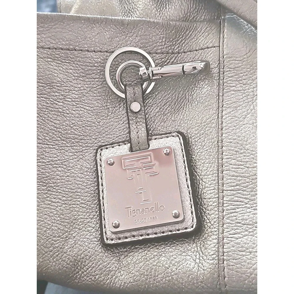 Tignanello‎ Triple T Silver Leather Silver Charm Metal Key Fob Keychain Hang Tag